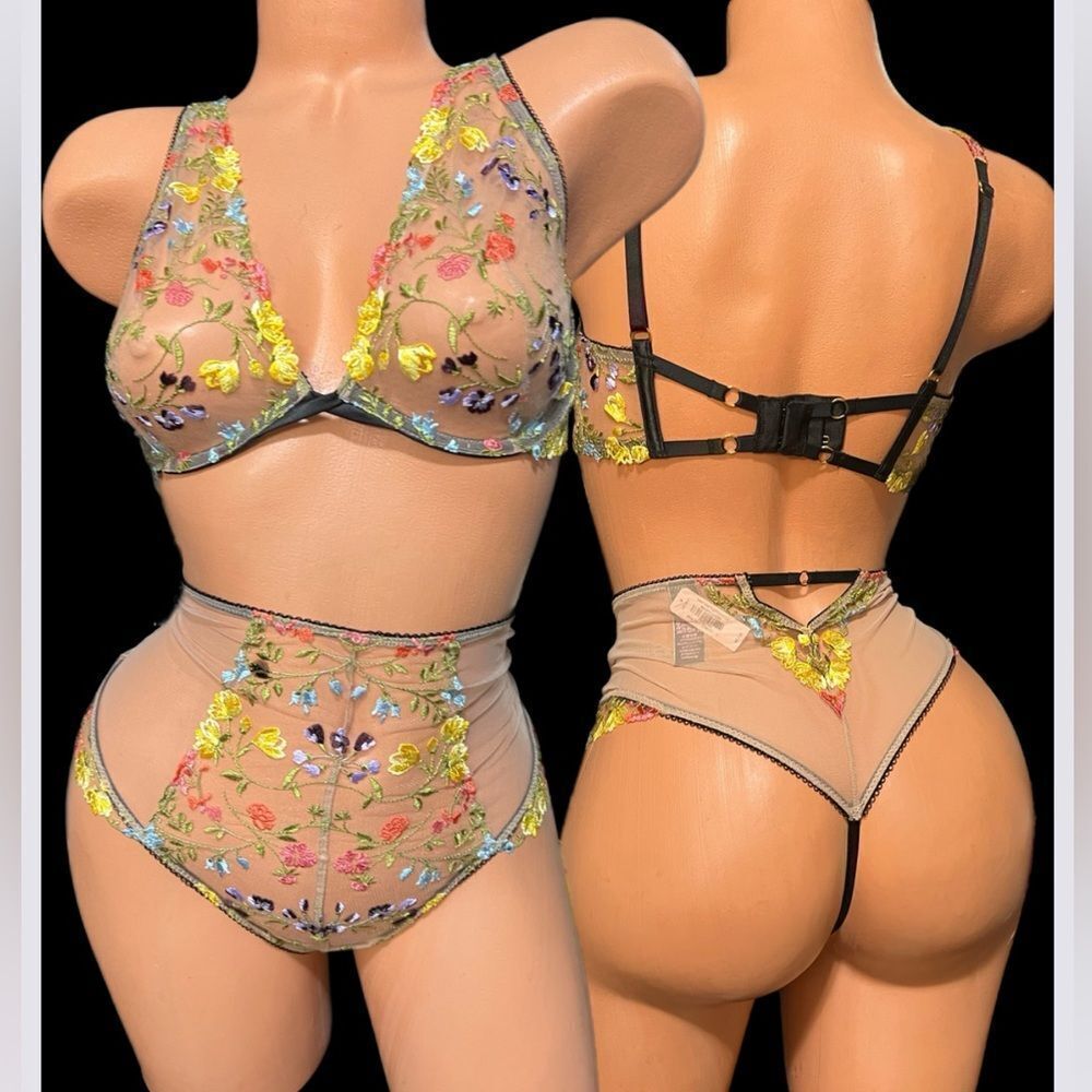 Victoria’s Secret Set Dream Angels Unlined Plunge Floral Mesh bra & thong 34D  M